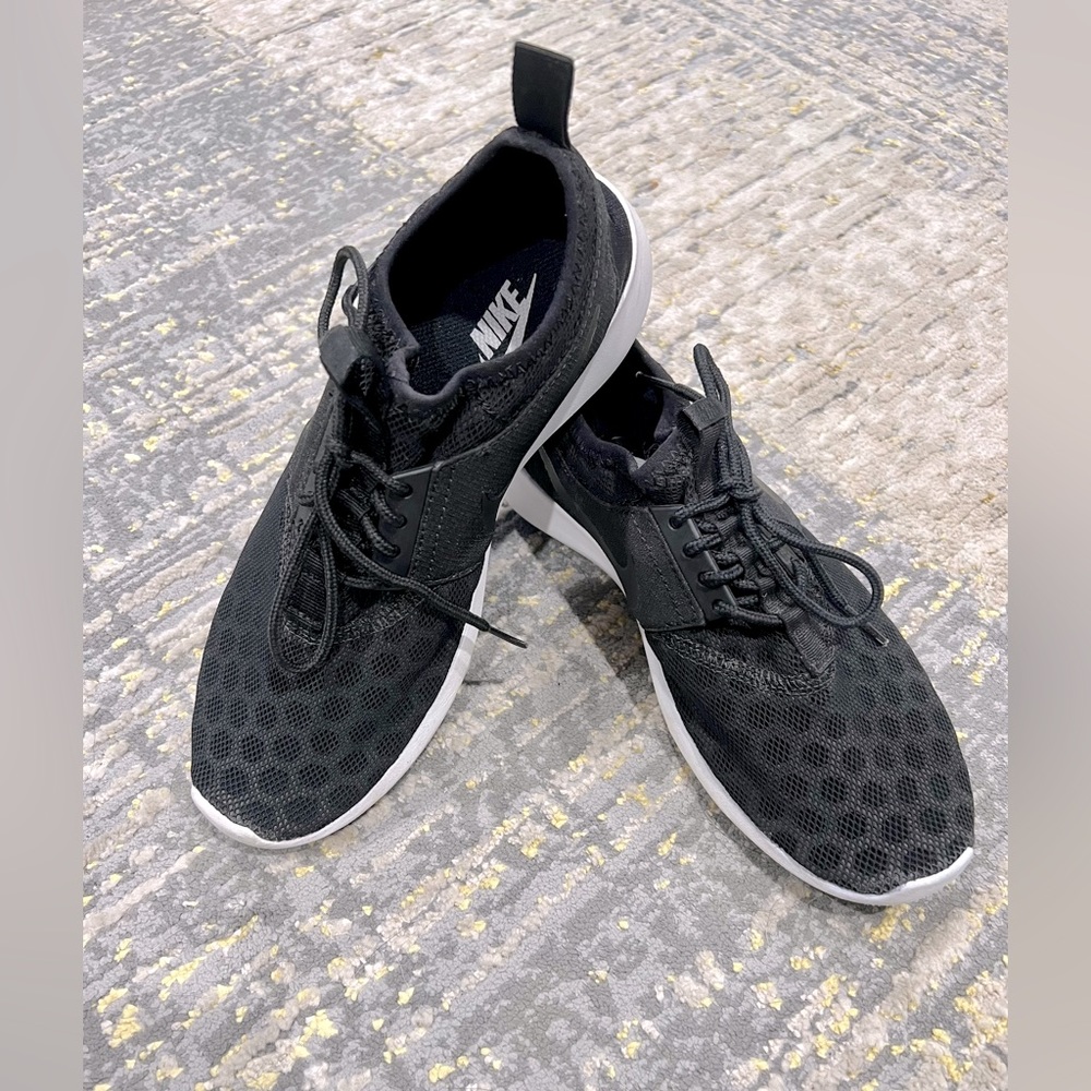 Women’s Nike training shoes